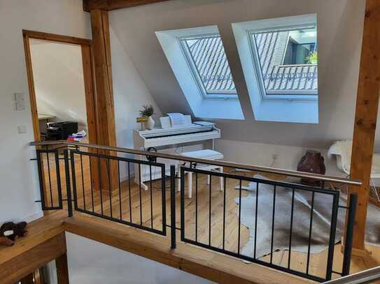 Sanierte 4-Zimmer-Maisonette-Wohnung mit Balkon und Einbauküche in Kürten