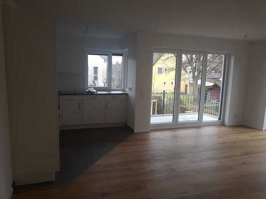 Stilvolle 3-Raum-Wohnung mit gehobener Innenausstattung mit Balkon und EBK in München Forstenried