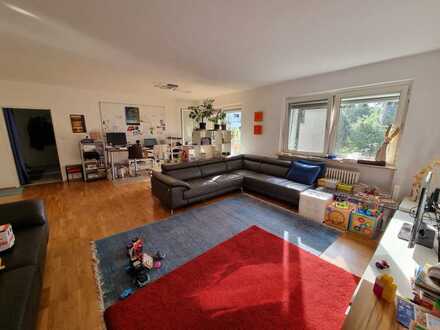 Große und helle 3-Zimmer-Wohnung mit Balkon in der Kalbsiedlung, ruhige und grüne Lage