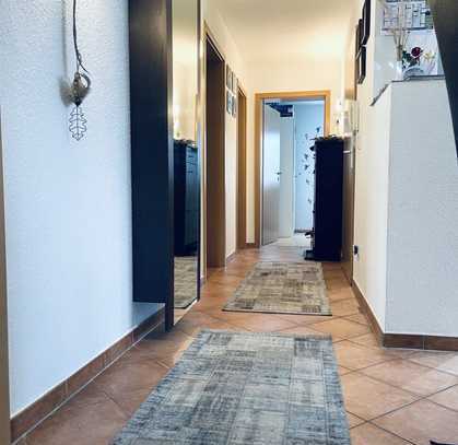 Modernisierte 4-Raum-Wohnung mit Einbauküche in Koblenz