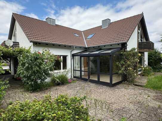 ++ Großzügiges Wohnhaus mit ELW, Terrasse, Garten und Garage in Waldrandlage! ++