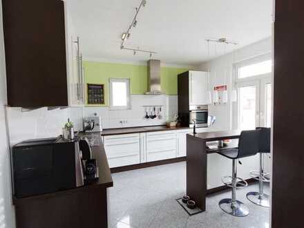 Stilvolle und großzügige 5-Zimmer-OG-Wohnung