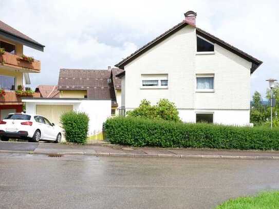 Zweifamilienhaus in ruhiger Wohnlage von Loßburg (Rodt) zu verkaufen.