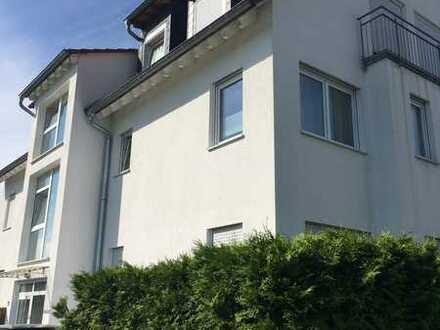 Neuwertige 2-Zimmer-DG-Wohnung mit Balkon und EBK in Eschborn