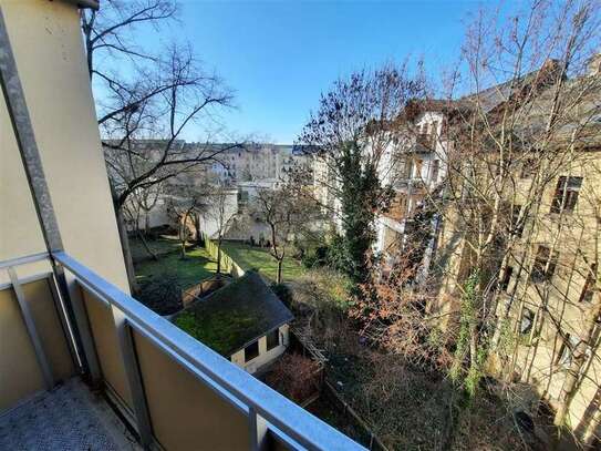 Charmante Wohnung im schicken Altbau! Mit Balkon und großem Bad