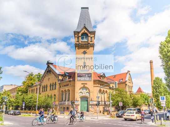 ATTRAKTIVE WOHNUNG++AUFZUG++ GROSSER BALKON PRENZLAUER BERG++DIELEN HOLZFENSTER & VIEL CHARME!