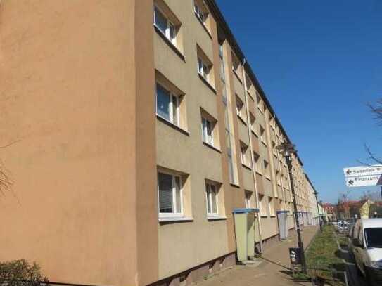 2 Raumwohnung mit Balkon-Zentrale Lage