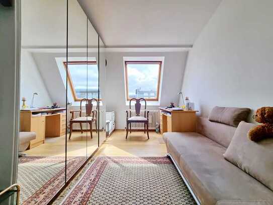 Vermietete 2-Zimmer-Dachgeschoß-Wohnung mit Fahrstuhl und Westterrasse. Spree-Nähe. Berlin-Mitte, OT