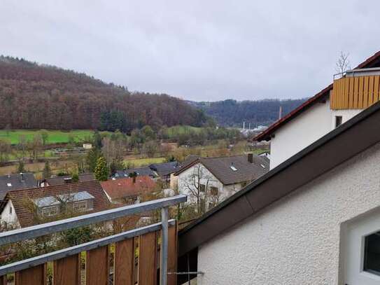 Attraktive und modernisierte 3-Raum-Wohnung mit Balkon und EBK in Weißbach