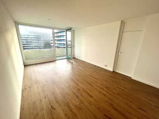 Helle 2-Zimmer-Wohnung mit Balkon zzgl. Garagen- und Außenstellplatz.