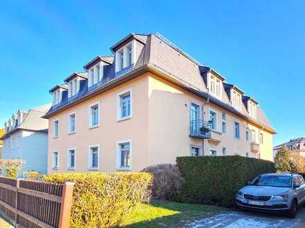 Kapitalanlage: Schöne Dachgeschosswohnung mit 2 Zimmern und Balkon in Pieschen