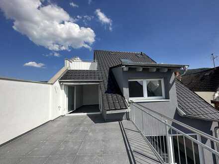 Geschmackvolle Maisonette Wohnung mit großzügiger Dachterrasse und Bakkon
