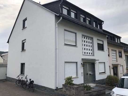 Schöne, helle bezugsfertig renovierte Wohnung mit Balkon im 1. OG inLeutesdorf