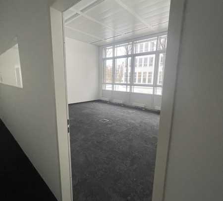 Helle, moderne Büroflächen im EG (406m², Haus 8)