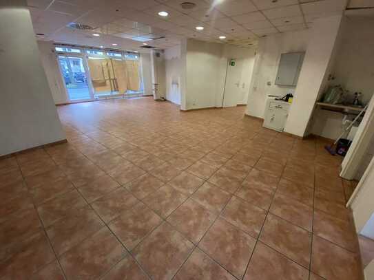 Köln-Nippes ! Ladenlokal/Praxis/Büro im Erdgeschoss, 150 m² Nutzfläche, auch in Wohnungen wandelbar