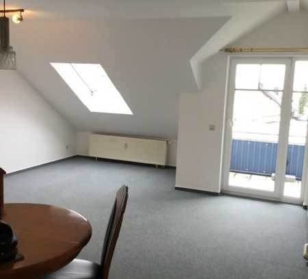 Sehr gepflegte 3-Zimmer-Dachgeschosswohnung mit Balkon und EBK in Grafenrheinfeld