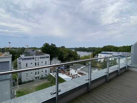 Neubau 2-Zimmer-Penthouse mit S/W Terrasse und Blick auf die Spree!