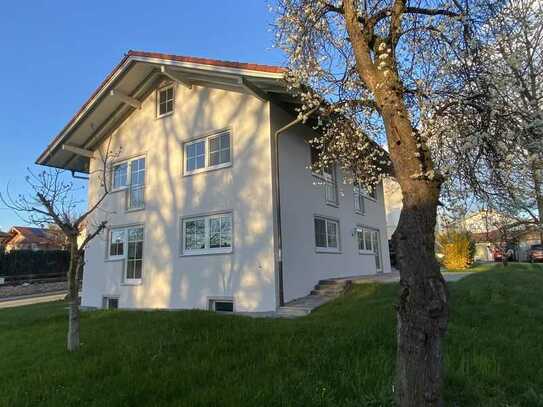 *Attraktives, großzügiges EFH* - mit Garten und Bergblick in zentraler Lage