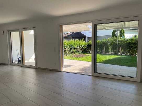 Moderne 3,5 Zimmer-Wohnung mit schöner Terrasse und Grundstück in Friedrichshafen