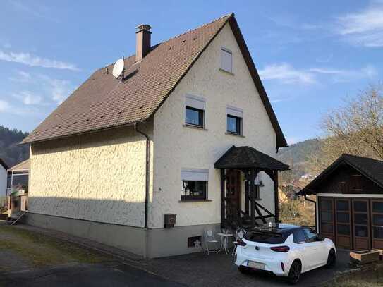 Charmantes Einfamilienhaus mit Garten und Garage in Neckargerach