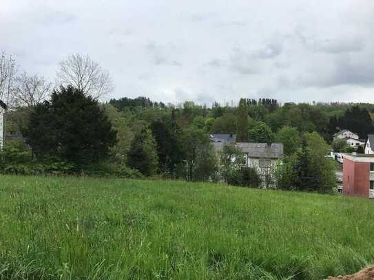 Tolles erschlossenes Baugrundstück in Hachenburg sofort verfügbar.