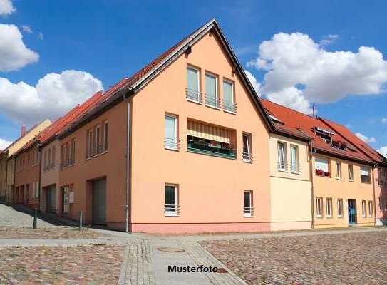 Dreifamilienhaus und Balkone