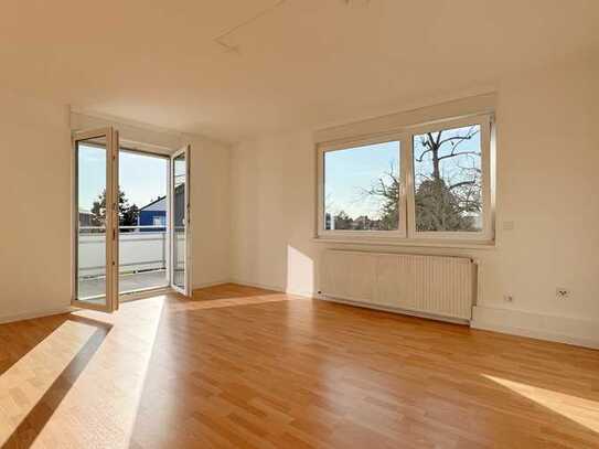 Helle 3-Zimmer-Wohnung mit EBK und Balkon, Nähe Bahnhof