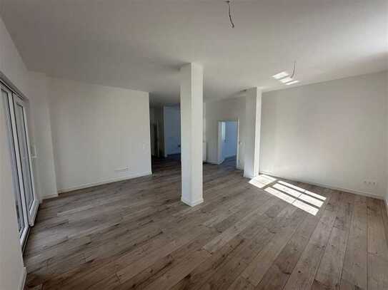 Erstbezug nach San.! Große 5-Zimmer Loft mit Wa., Du. und Riesenloggia in ruhiger Lage! EBK mgl.