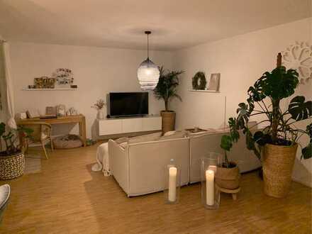 Moderne 2-Zi. Wohnung (W11) mit Balkon und Einbauküche.