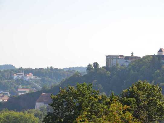 Schöne 2-Zimmer-Wohnung mit Balkon und EBK , teilmöbliert, in Passau, TOP Lage, Top Aussicht