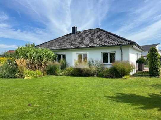 *Wohnen am Wasser: Moderner Bungalow mit herrlichem Garten am Goitzschesee*