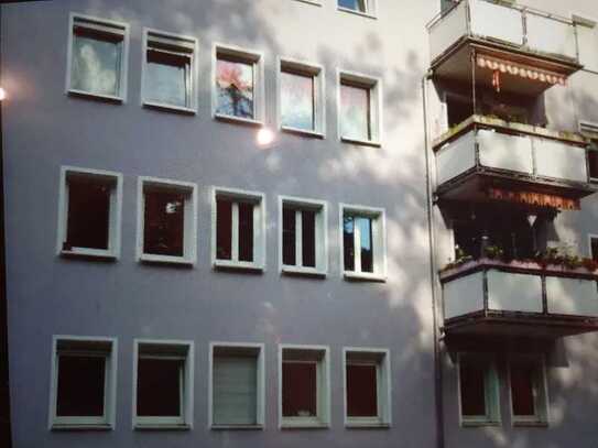 Von privat 2-Zimmer-Wohnung in der Oskar-von-Miller Str.