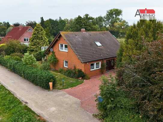 Großes Einfamilienhaus mit Wintergarten und Oberwohnung