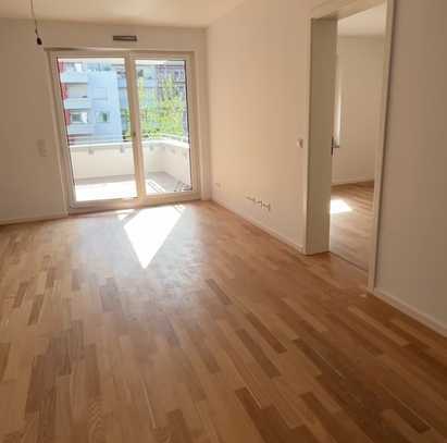 Neubau (Erster Einzug) Helles 2-Raum-Wohnung mit Balkon und Einbauküche.