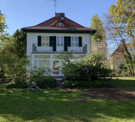 8-Raum-Einfamilienhaus in Berlin Dahlem (Zehlendorf)