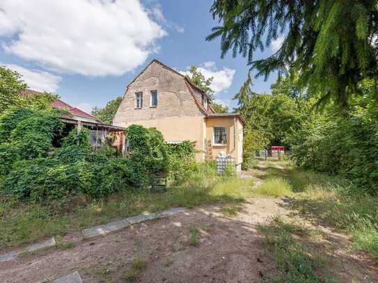 Sanierungsbedürftiges Einfamilienhaus auf großzügigem Grundstück in Schöneiche