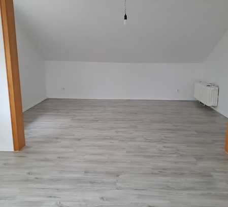 2 Zimmer Dachgeschosswohnung in ruhiger Lage..