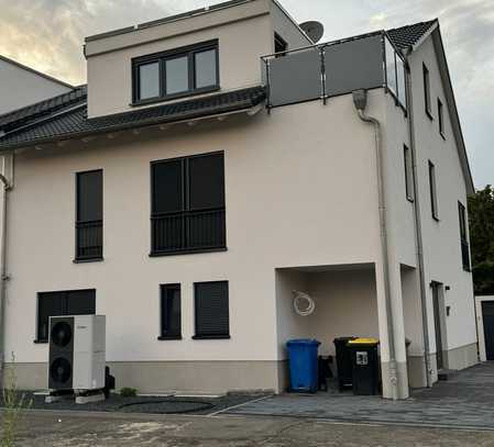 Moderne Neubau-2-Zimmer-Dachgeschosswohnung: Ihr neues Zuhause in stilvollem Ambiente (Erstbezug)