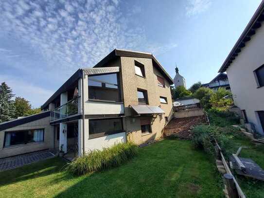 Architektenhaus auf der Sonnenseite - Wohnzimmer im Loftstyle - Überdachter Balkon, Terrasse, Loggia