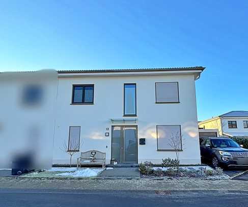 Modernes Neubaueinfamilienhaus mit Garten und Garage in Stotzheim