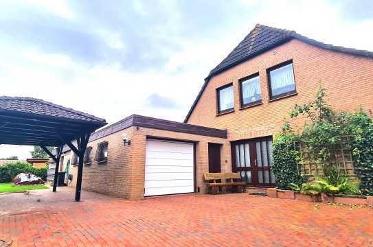 Großzügiges Einfamilienhaus an der Nordsee mit parkänlichem Garten und viel Potential