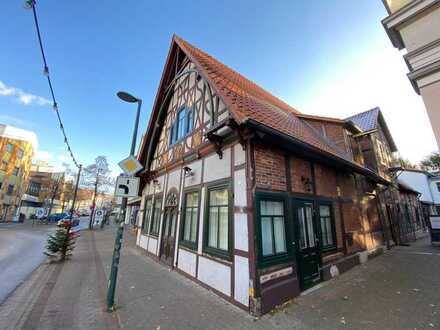 Wohnen & Arbeiten im kernsanierten Wohn- und Geschäftshaus. 324 QM in direkter Schlossnachbarschaft!