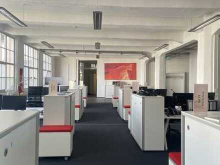 Helle, moderne Bürofläche in THE PLANT Nürnberg