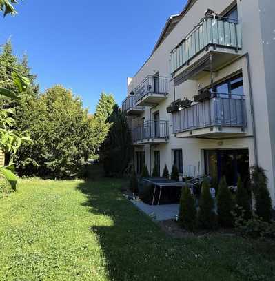 Dachtraum mit Dachterrasse und Wannenbad in ruhiger Umgebung!