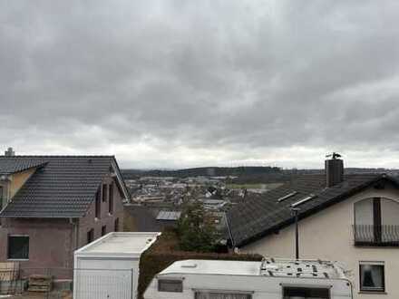 Gepflegtes Zweifamilienhaus mit Einliegerwohnung mit Traumaussicht am Ortsrand