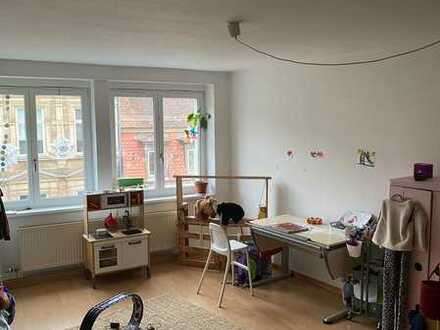 Freundliche und sanierte 4-Raum-Wohnung mit Balkon und Einbauküche in Bamberg