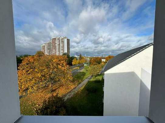 Schicke ETW mit Traum-Blick über Wolfsburg citynah, saniert. EBK, Fenster, Balkon, neuwertig!