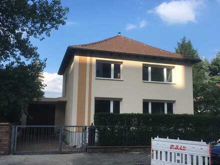 Gigantische Villa, mit großem Garten...