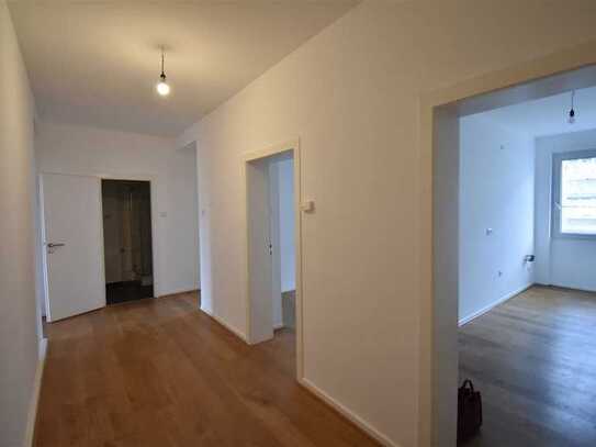 PROVISIONSFREI! Renovierte 3-Zimmer-Wohnung mit Balkon und Außenstellplatz