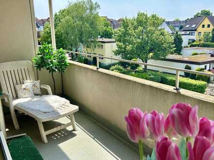 Helle 2-Zimmer-Wohnung mit großem Balkon, zentrale Lage in U-Bahn-Nähe!